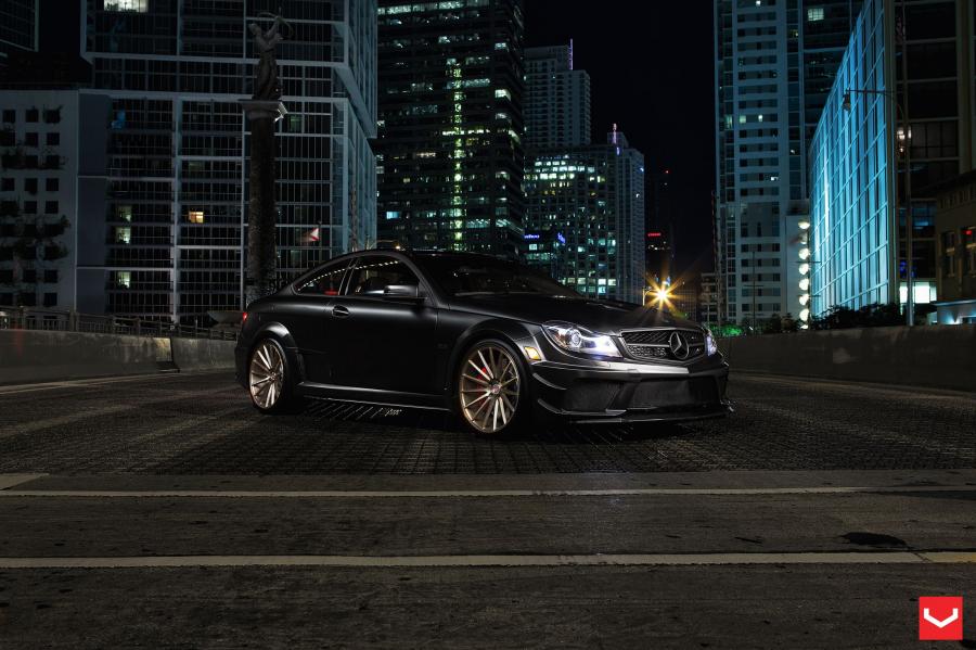  Mercedes-Benz C63 AMG Black Series on Vossen Wheels 2014 года  (фото 1 из 9)